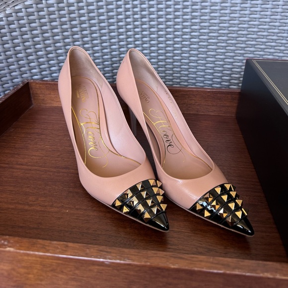 Rockstud Alcove Cap Toe Pumps Valentino - Picture 1 of 7
